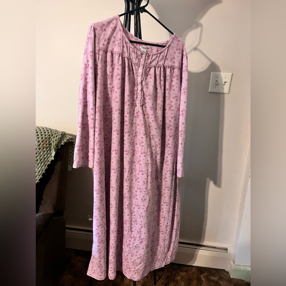 NIGHTGOWN